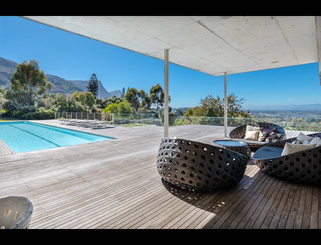 5 BEDROOM FREEHOLD TO LET IN CONSTANTIA